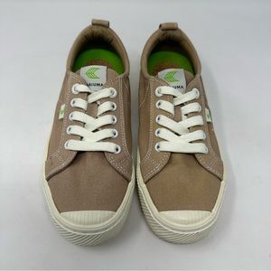 Cariuma Signature OCA Low Canvas Sneaker Tan Size Women 7.5, Men 6